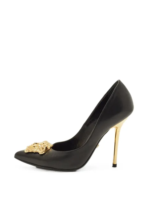 Medusa leather pumps